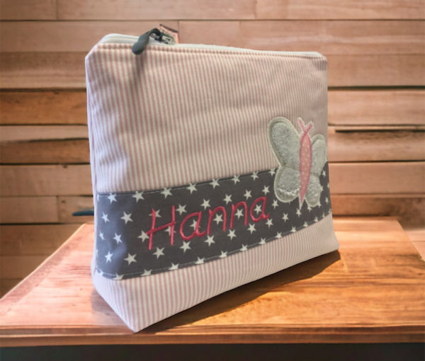 Kulturtasche mit Schmetterling - personalisierbar